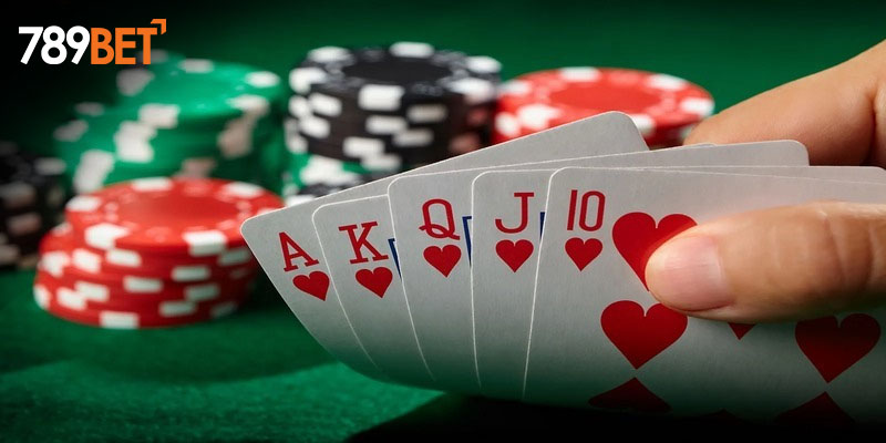 Quy tắc bài Poker không quá khó, với nhiều vòng cược khác nhau